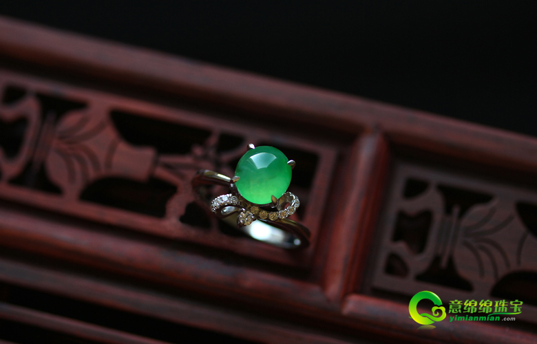 翡翠婚戒戴哪只手比较好 意连绵翡翠来给您支招  第2张