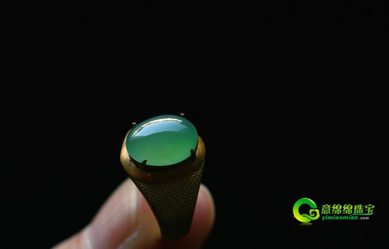 温婉尊贵的翡翠戒指有哪些样式 价格怎样 贵不贵 如何来选购  第3张