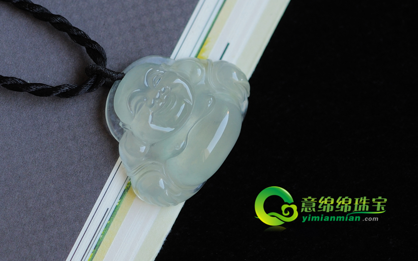 福慧双修的冰种晴水翡翠弥勒佛挂件 显示女人安静高雅之感  第2张