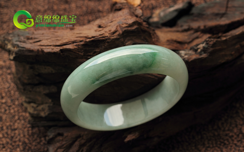  翡翠手镯在我国历史上的演化进程  第1张