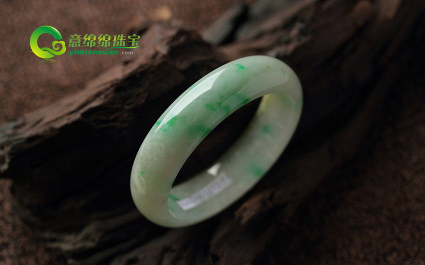 缅甸翡翠手镯的好坏真假咱们该怎样来评价  第1张