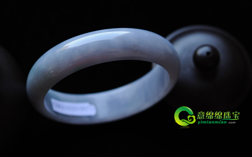 浅谈不同色彩的翡翠手镯的价格  第2张