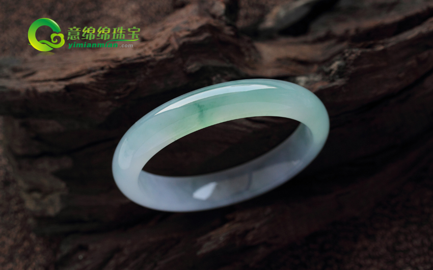 玉镯子能一向带着吗 翡翠玉能一向带着吗  第1张