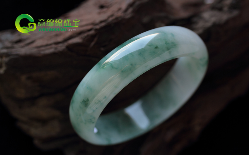 翡翠手镯加工多少钱 翡翠手镯加工费怎样算的  第1张