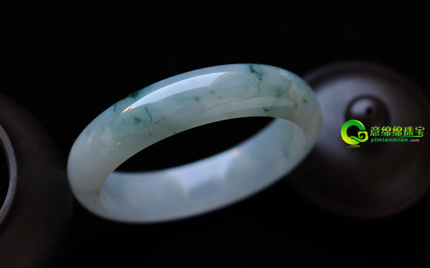 备受国人推重的翡翠手镯 具有很大的增值空间  第2张
