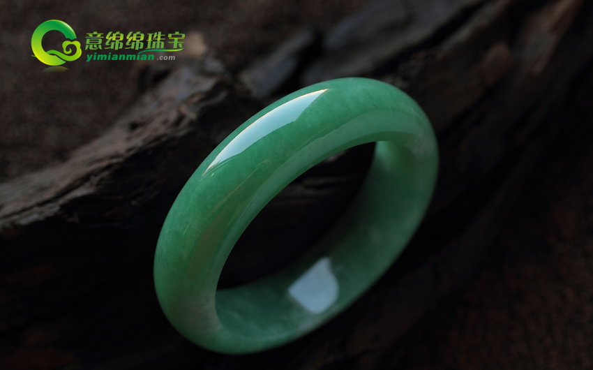 怎么知道翡翠的色彩 了解翡翠色彩的均匀程度  第1张