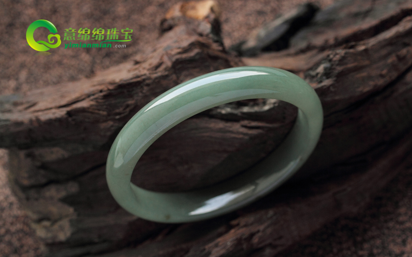 为安在同种同色的情况下 翡翠手镯的价格要比翡翠挂件高的多  第2张