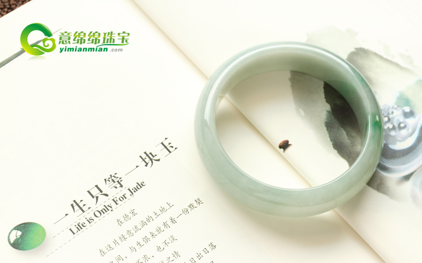 揭开翡翠的物质基础 翡翠在原料上归于什么  第2张