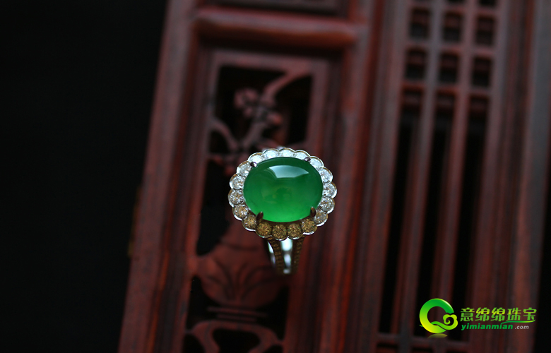 翡翠佩带多久才会变绿、变亮 哪些翡翠不会变绿、变亮  第2张