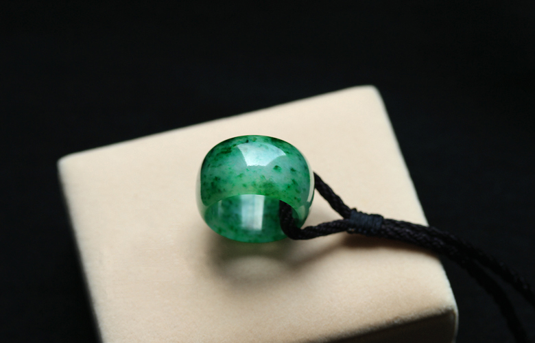 翡翠路路通合适哪些人群佩带 路路通保养办法  第2张