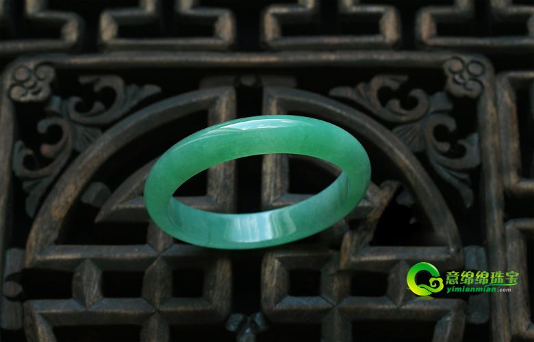 翡翠绿色变多是什么现象 翡翠为什么会变绿  第2张