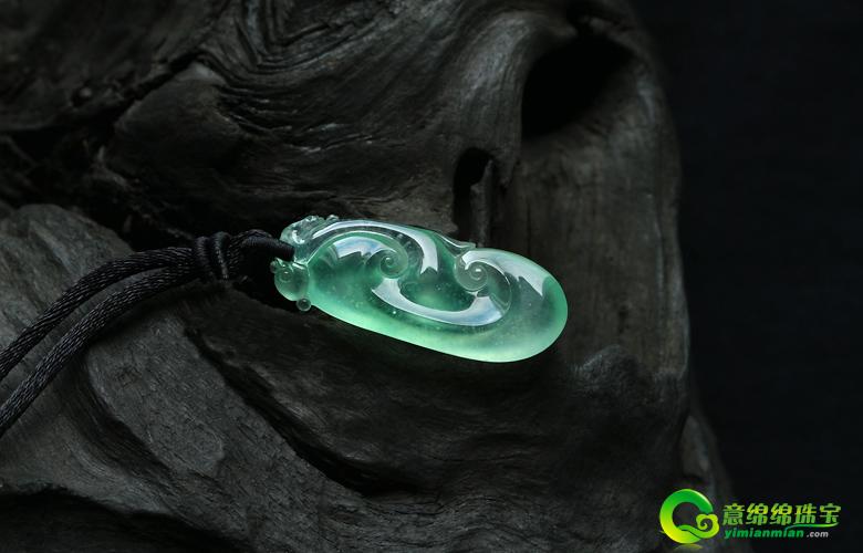 翡翠不同于白玉琥珀和蔷薇辉石的当地  第2张