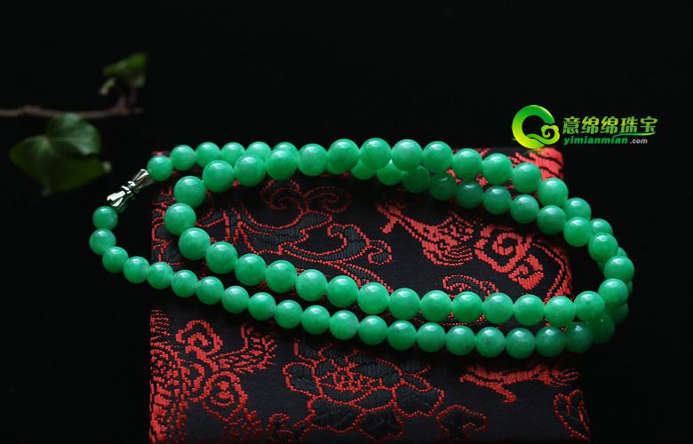 翡翠项圈怎样戴才会有魅力 买翡翠项圈要看哪几方面  第2张