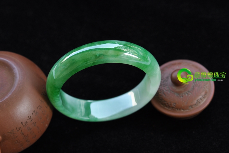 翡翠常识 带您了解翡翠的“蟒”和翡翠的“廯”  第2张