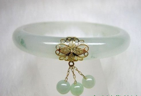 翡翠饰品损坏了怎么办 有什么好的方法能够亡羊补牢  第2张