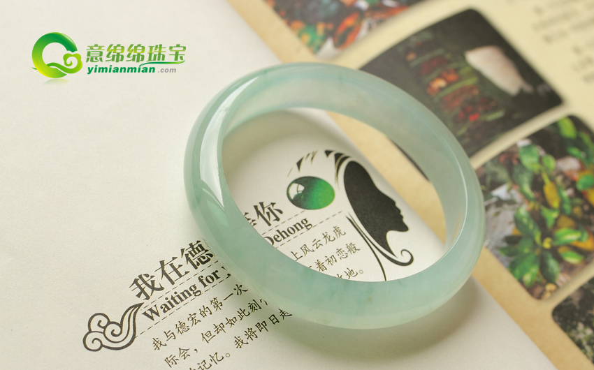 轻盈浓艳绿水A货玉手镯 宛如天外飞来的仙子  第2张