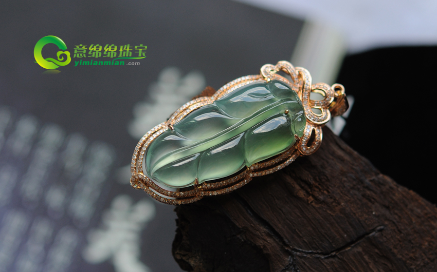 翡翠要养吗 常常维护它会越来越水润  第1张