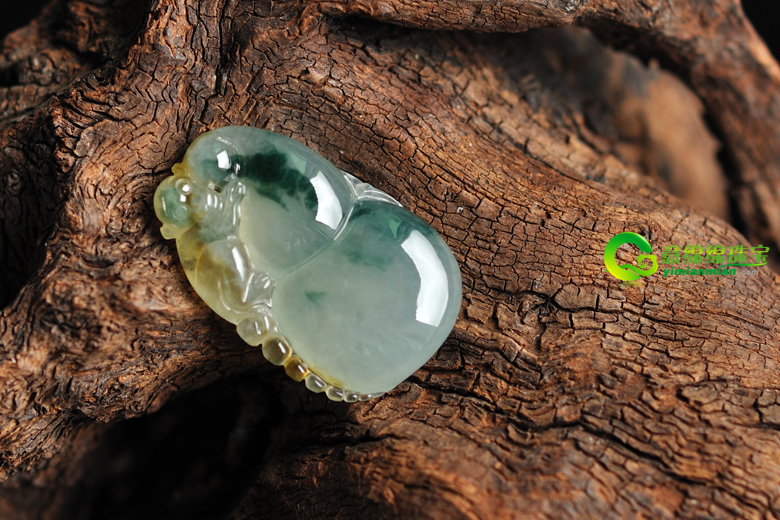  佩带翡翠的优点 翡翠首饰保值增值高 冷静安神延年益寿  第3张