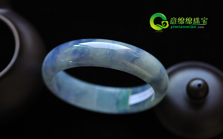 长时间佩带翡翠手镯 既能装点你的美丽还能够摄生健体  第2张