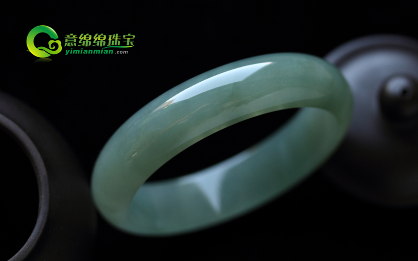 翡翠种田 油青翡翠通透莹翠 健康吉利人们佩带的不错之选  第2张