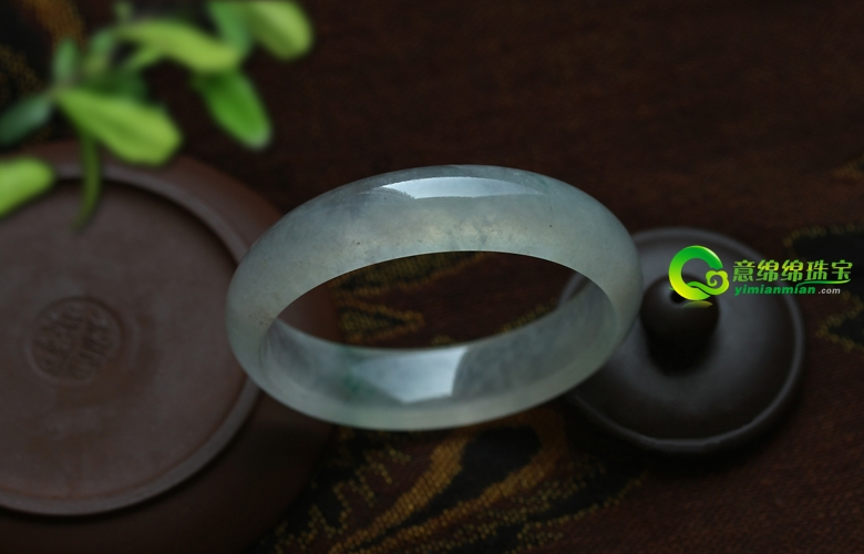 翡翠手镯的辨别 辨认翡翠手镯的真假 谨防假冒翡翠饰品  第3张