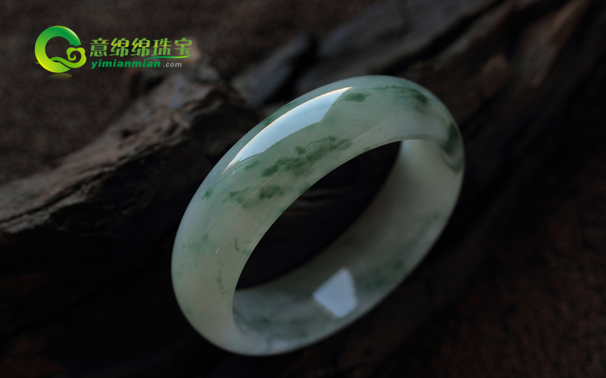 详析佩戴天然翡翠手镯的优点 探秘翡翠手镯深层次的文明涵义  第2张
