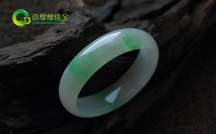 详析佩戴天然翡翠手镯的优点 探秘翡翠手镯深层次的文明涵义  第1张