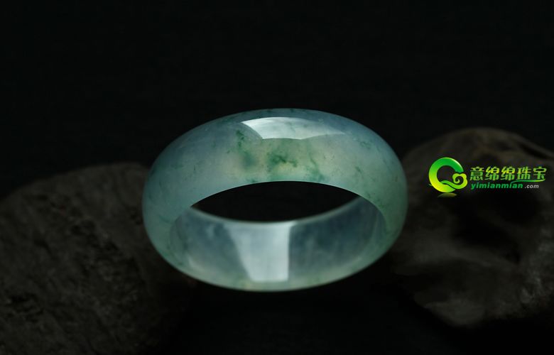 众所周知的十大翡翠品牌 高端质量沉积出来的时髦潮流  第1张