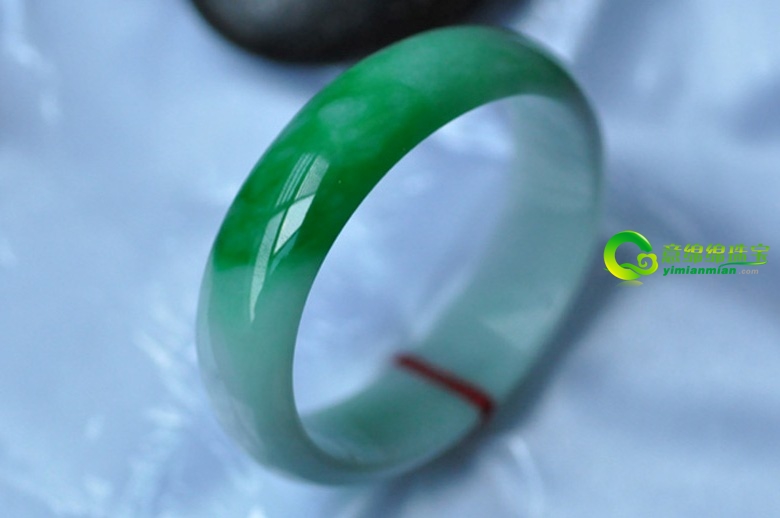 众所周知的十大翡翠品牌 高端质量沉积出来的时髦潮流  第3张