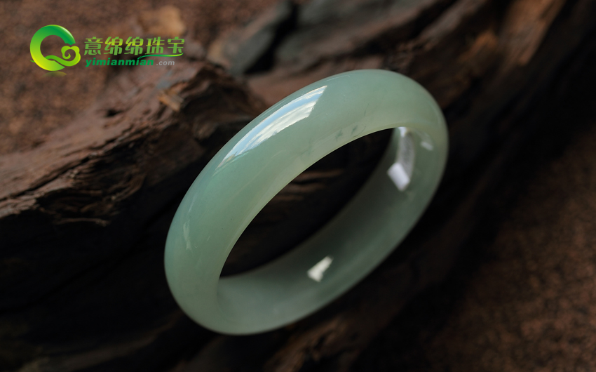  正确剖析翡翠饰品的优与劣 翡翠手镯真假的判定办法  第2张