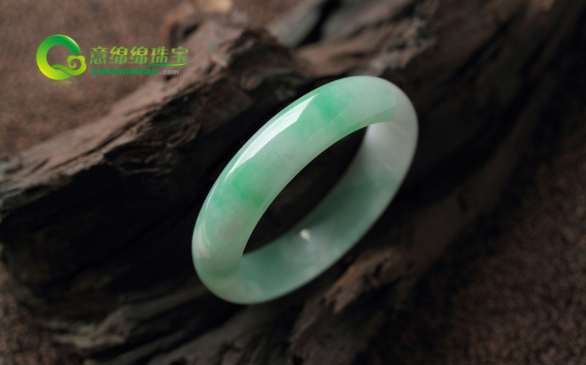 介绍几种翡翠手镯的选购关键 教你怎样选择合适自己的翡翠手镯   第2张