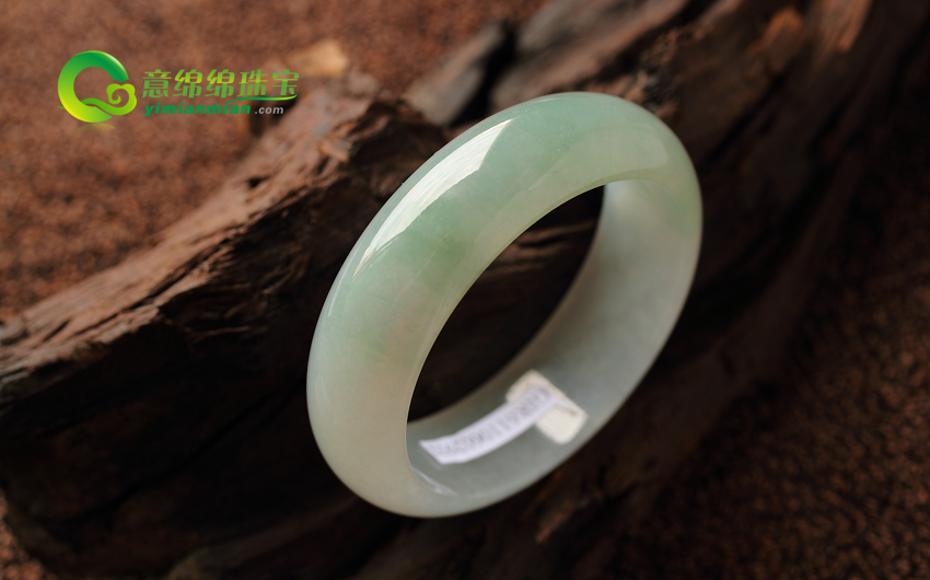 介绍几种翡翠手镯的选购关键 教你怎样选择合适自己的翡翠手镯   第3张