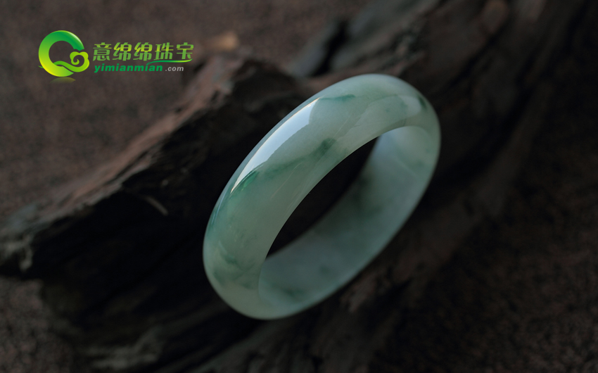 精准剖析翡翠手镯真假 购得新鲜高雅的天然a货翡翠珠宝  第1张