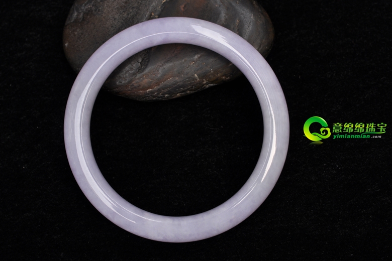 翡翠手镯按色彩来选购 哪些最有特征  第1张