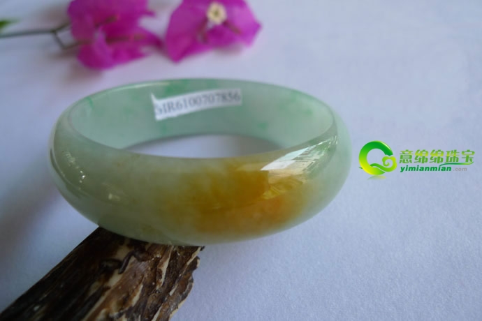 翡翠手镯按色彩来选购 哪些最有特征  第2张
