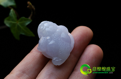 高雅诱人紫罗兰翡翠挂饰 晶亮灵气透着浪漫之意  第2张