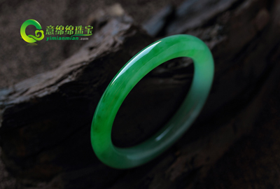 时髦华贵天然翡翠 更增现代女性正经秀雅之姿  第2张