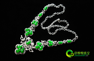 佩带时髦翡翠项圈 让你的美丽凝结  第2张