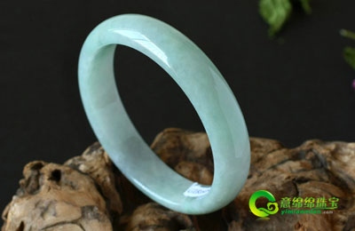 缅甸冰糯种翡翠手镯 赠予佳人的不贰挑选  第1张