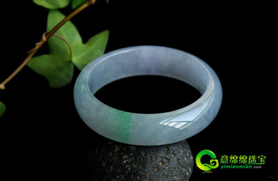 缅甸冰糯种翡翠手镯 赠予佳人的不贰挑选  第2张