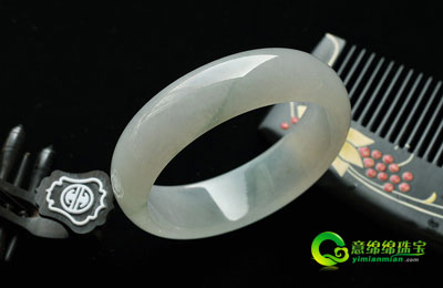 首次佩戴翡翠手镯需掌握技巧  第1张