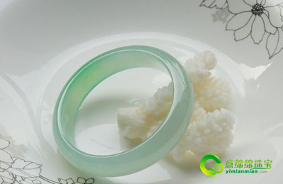 翡翠出资保藏大热 入门鉴赏需注意  第2张