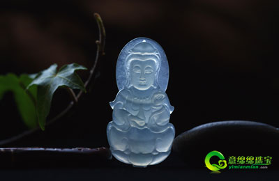 翡翠起荧光原因 翡翠起萤光好吗 玻璃种翡翠荧光  第2张