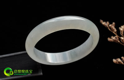 冰种翡翠手镯 演绎低沉的豪华  第2张