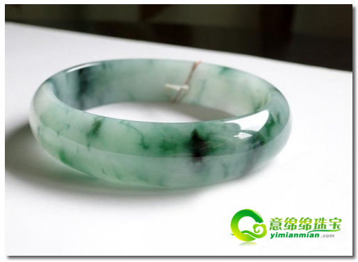 翡翠手镯佩带有考究-尽显高雅气质美  第1张