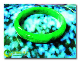 挑选翡翠手镯的正确办法  第2张