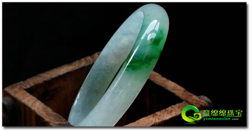 挑选翡翠手镯的正确办法  第4张