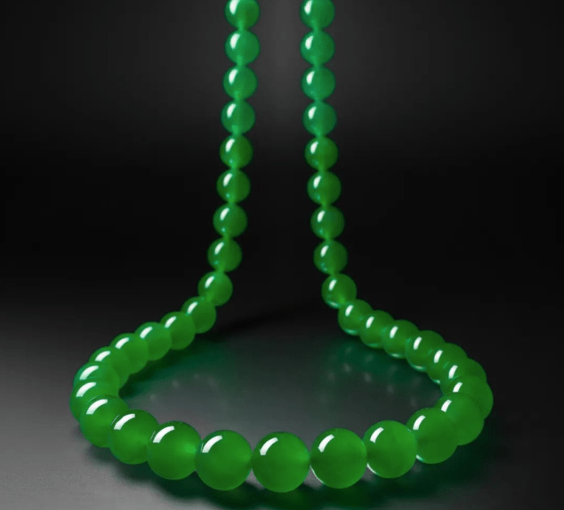 越贵越多人买！2022佳士得珠宝拍卖会诞生6903万的翡翠珠链  第2张