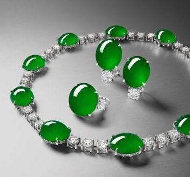 越贵越多人买！2022佳士得珠宝拍卖会诞生6903万的翡翠珠链  第3张