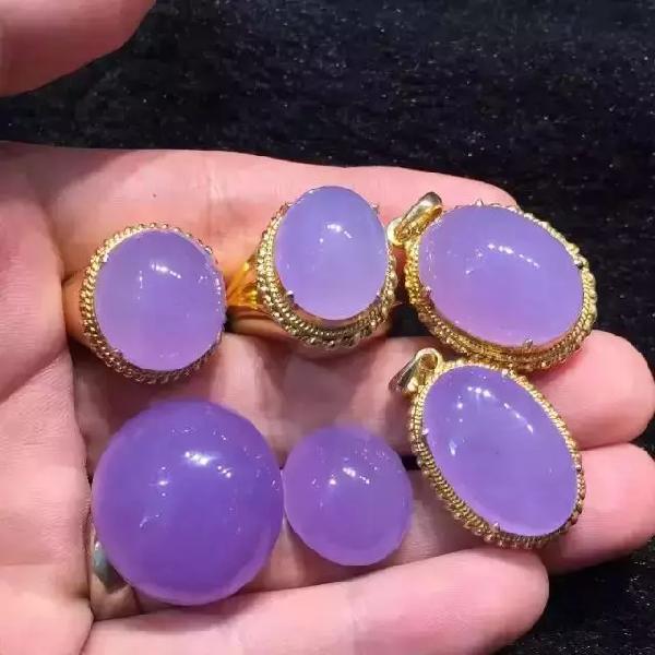 几十万的翡翠蛋面用“白纸配铜托”包装的猫腻！  第8张